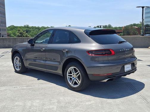 Agate Grey Metallic 2018 Porsche Macan Macan
