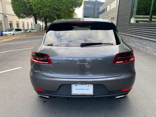 Agate Grey Metallic 2018 Porsche Macan Macan
