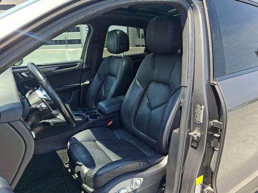 Agate Grey Metallic 2018 Porsche Macan Macan