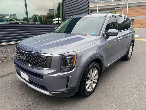Everlasting Silver 2020 Kia Telluride LX
