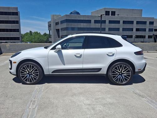 Carrara White 2022 Porsche Macan Macan
