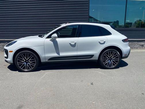 Carrara White 2022 Porsche Macan Macan