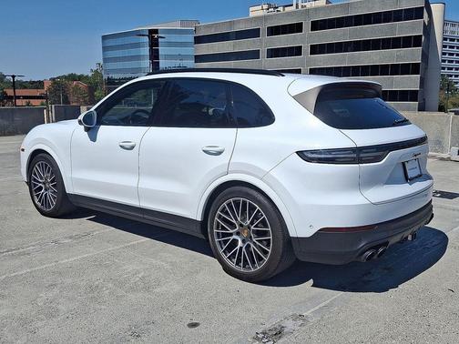 2023 Porsche Cayenne Platinum Edition