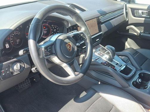 2023 Porsche Cayenne Platinum Edition