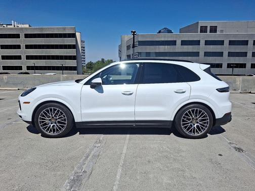 2023 Porsche Cayenne Platinum Edition