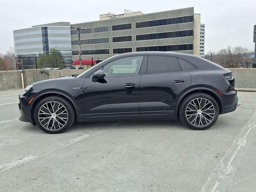 2026 Porsche Macan 4