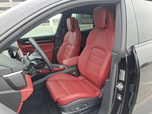 2026 Porsche Macan 4