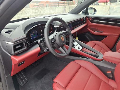 2026 Porsche Macan 4