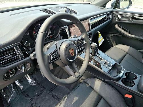 2025 Porsche Macan T