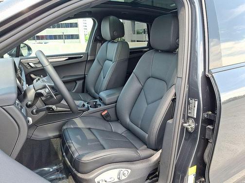 2025 Porsche Macan T