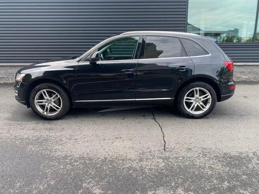Phantom Black Pearl 2013 Audi Q5 2.0T Premium Plus