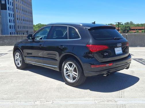 Phantom Black Pearl 2013 Audi Q5 2.0T Premium Plus