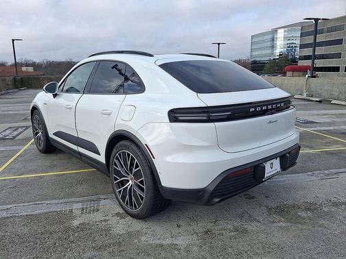 2025 Porsche Macan