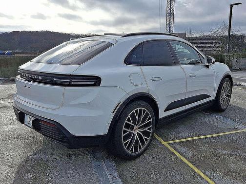 2025 Porsche Macan 
