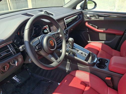 Jet Black Metallic 2026 Porsche Macan Macan