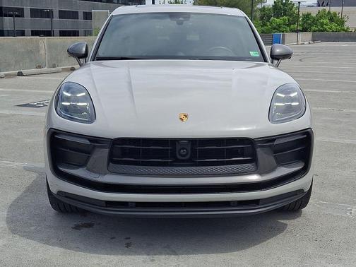 Chalk 2023 Porsche Macan Macan
