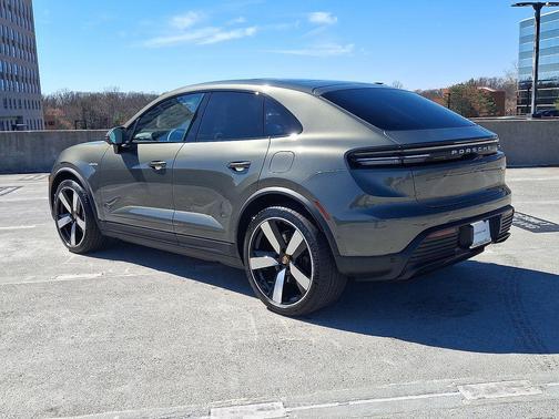 2026 Porsche Macan 4