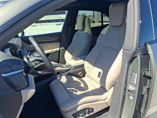 2026 Porsche Macan 4