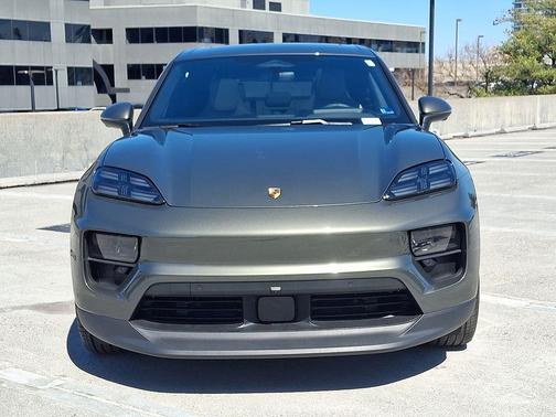 2026 Porsche Macan 4