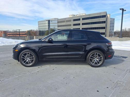 2023 Porsche Macan T