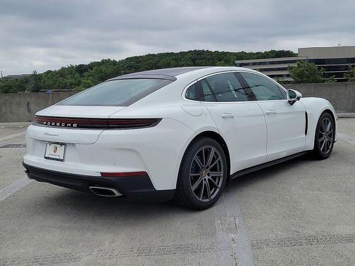 2024 Porsche Panamera 