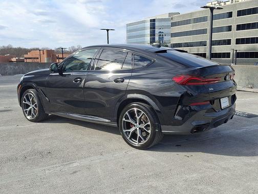 2022 BMW X6 M50i