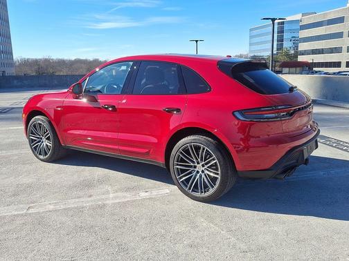 2025 Porsche Macan T