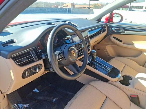 2025 Porsche Macan T