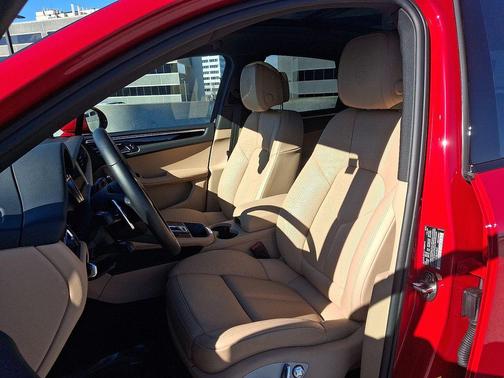 2025 Porsche Macan T