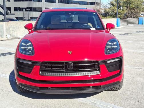 2025 Porsche Macan T