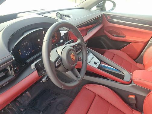 2026 Porsche Macan 4