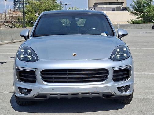 2017 Porsche Cayenne Platinum Edition