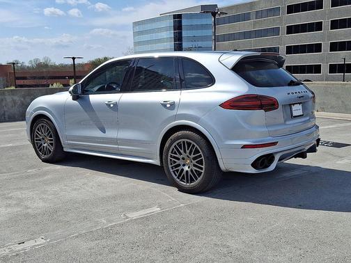2017 Porsche Cayenne Platinum Edition