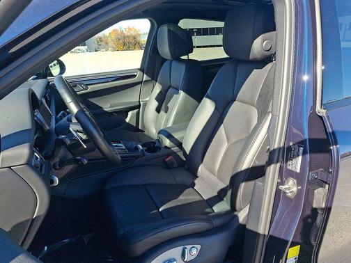 2022 Porsche Macan S