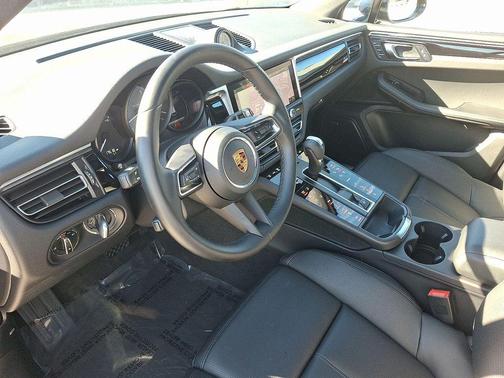2022 Porsche Macan S