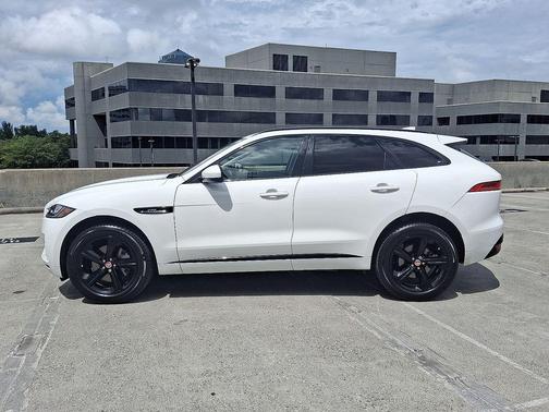 2018 Jaguar F-PACE 30t R-Sport