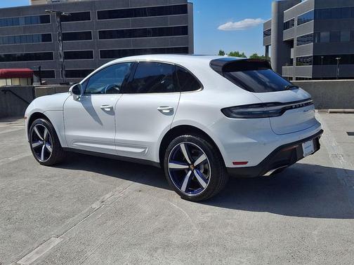 Carrara White Metallic 2026 Porsche Macan Macan