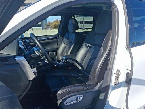 2017 Porsche Cayenne Platinum Edition