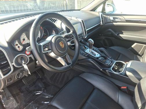 2017 Porsche Cayenne Platinum Edition