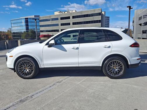 2017 Porsche Cayenne Platinum Edition
