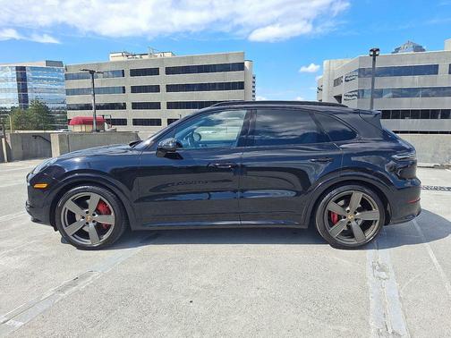 2022 Porsche Cayenne GTS