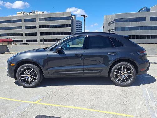 2025 Porsche Macan 