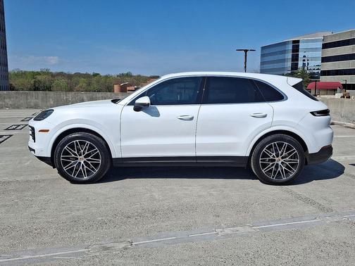 Carrara White Metallic 2026 Porsche Cayenne Cayenne
