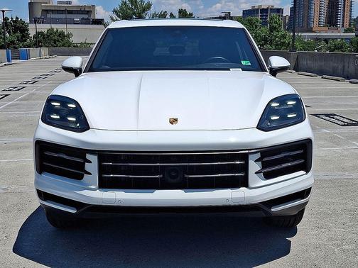 Carrara White 2024 Porsche Cayenne Cayenne