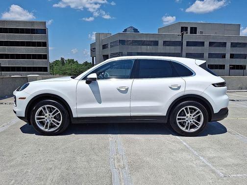 Carrara White 2024 Porsche Cayenne Cayenne