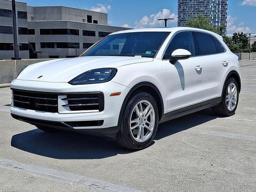 Carrara White 2024 Porsche Cayenne Cayenne