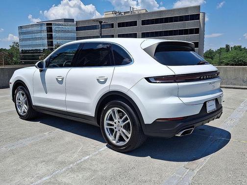 Carrara White 2024 Porsche Cayenne Cayenne