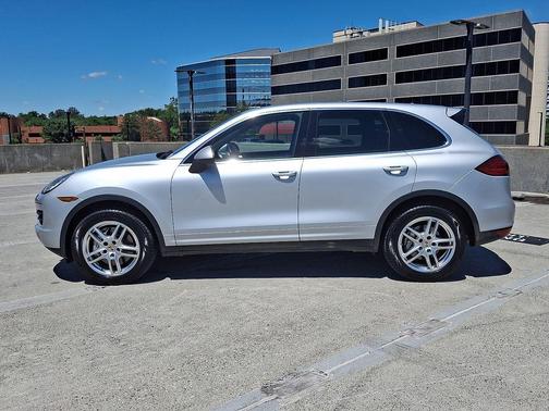 Classic Silver Metallic 2012 Porsche Cayenne Cayenne