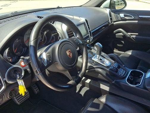 Classic Silver Metallic 2012 Porsche Cayenne Cayenne