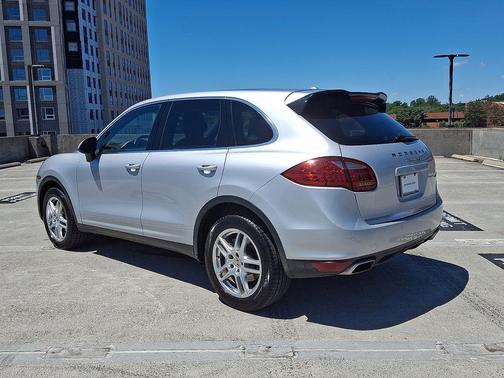 Classic Silver Metallic 2012 Porsche Cayenne Cayenne